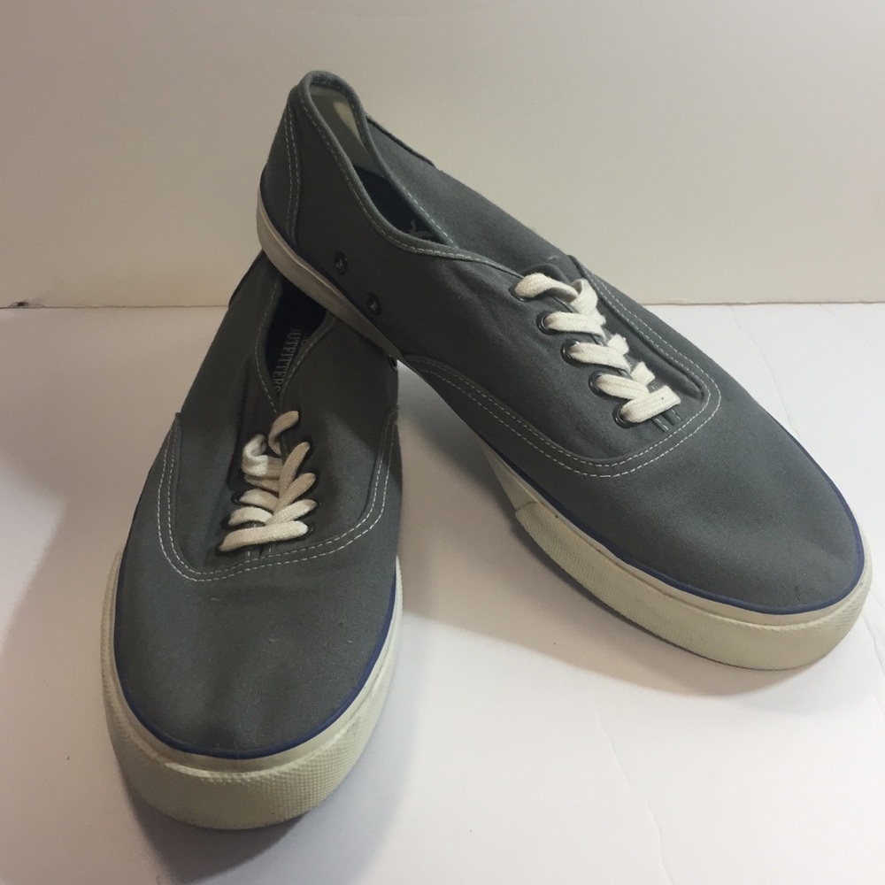 [American Eagle] men’s tennis shoes gray 11
